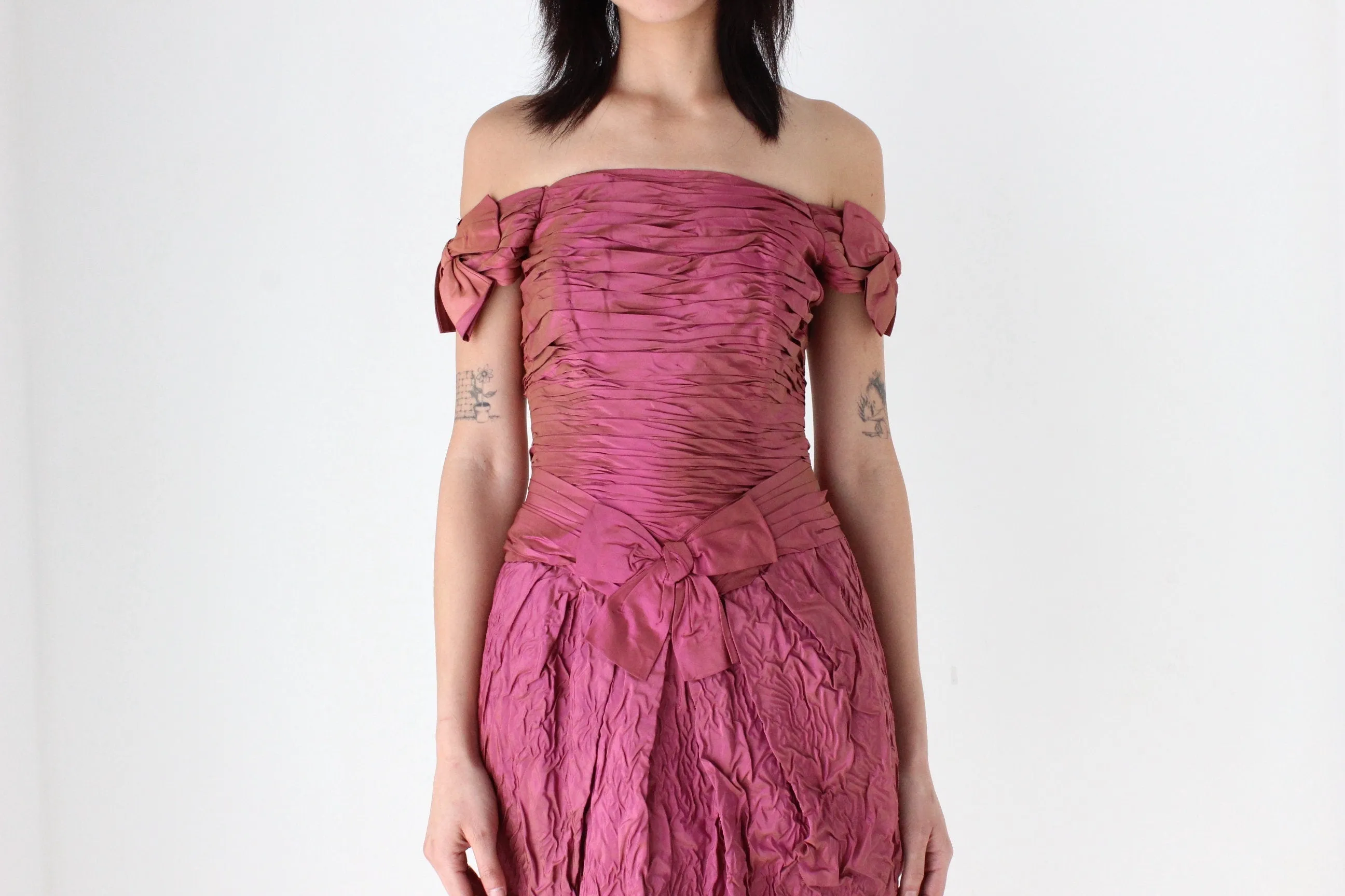 1980s Gathered & Crinkle Texture Silk Taffeta Bow Dress