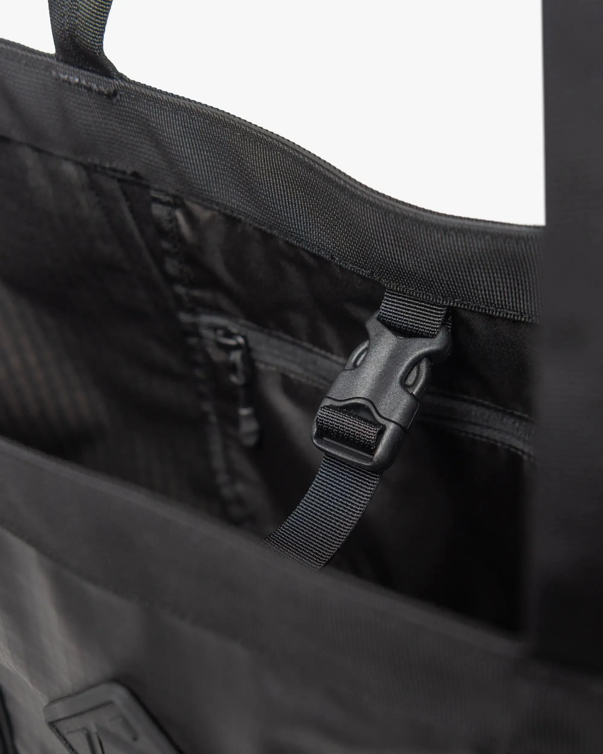 All Season Gear Tote 33 L
