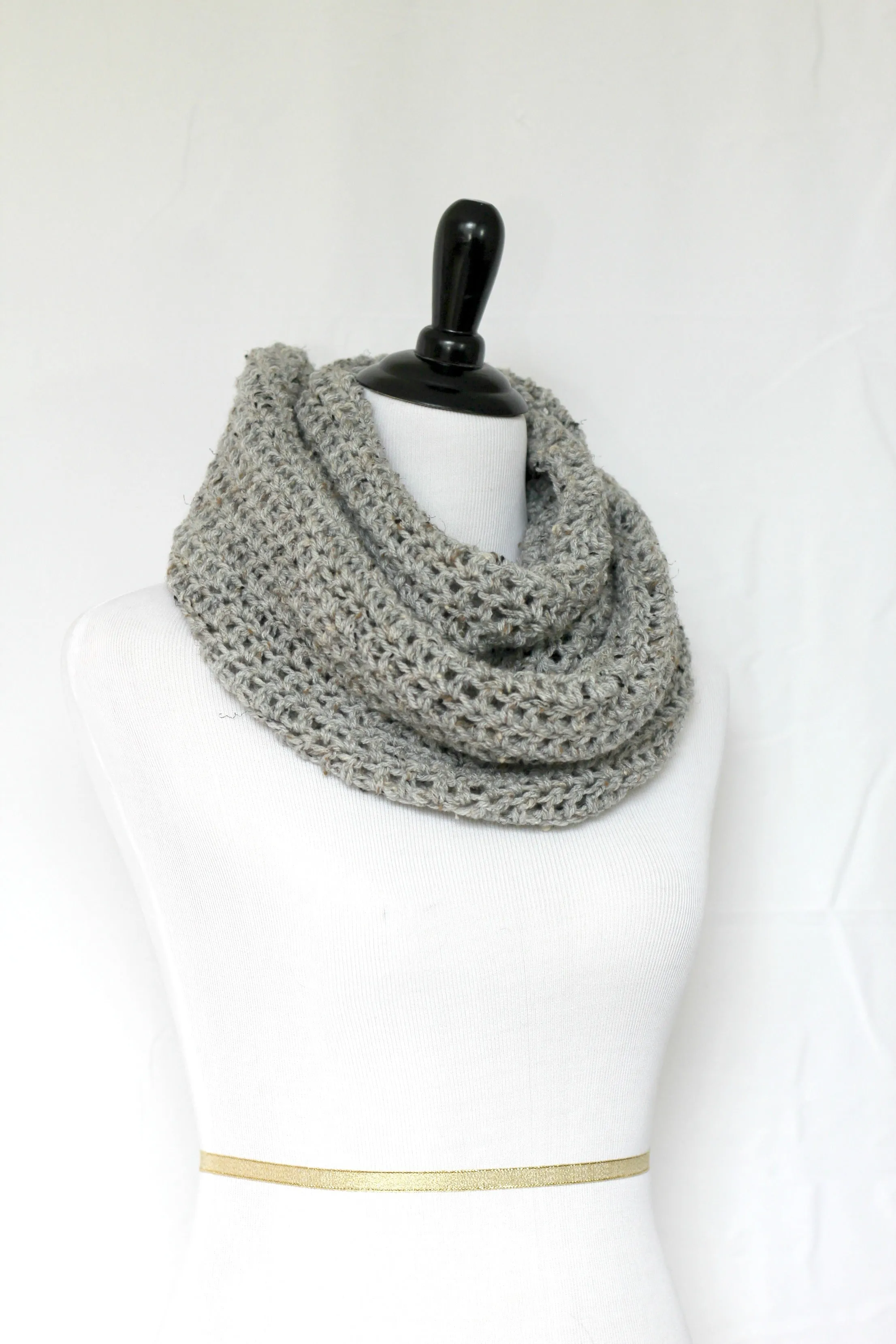 Crochet cowl in grey color, chunky infinity scarf - 12 colors available