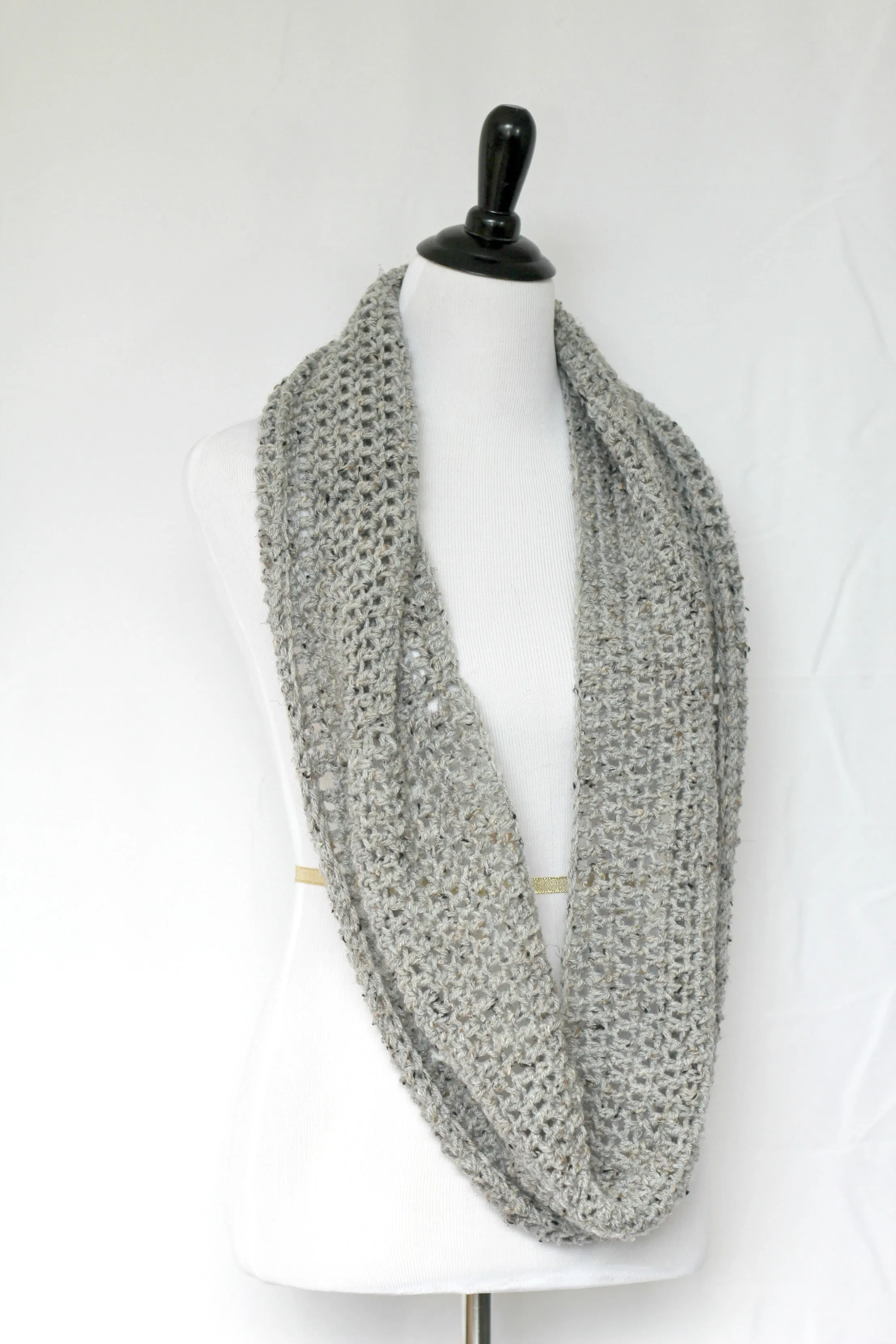 Crochet cowl in grey color, chunky infinity scarf - 12 colors available