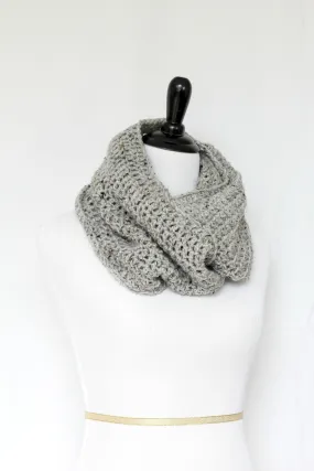 Crochet cowl in grey color, chunky infinity scarf - 12 colors available