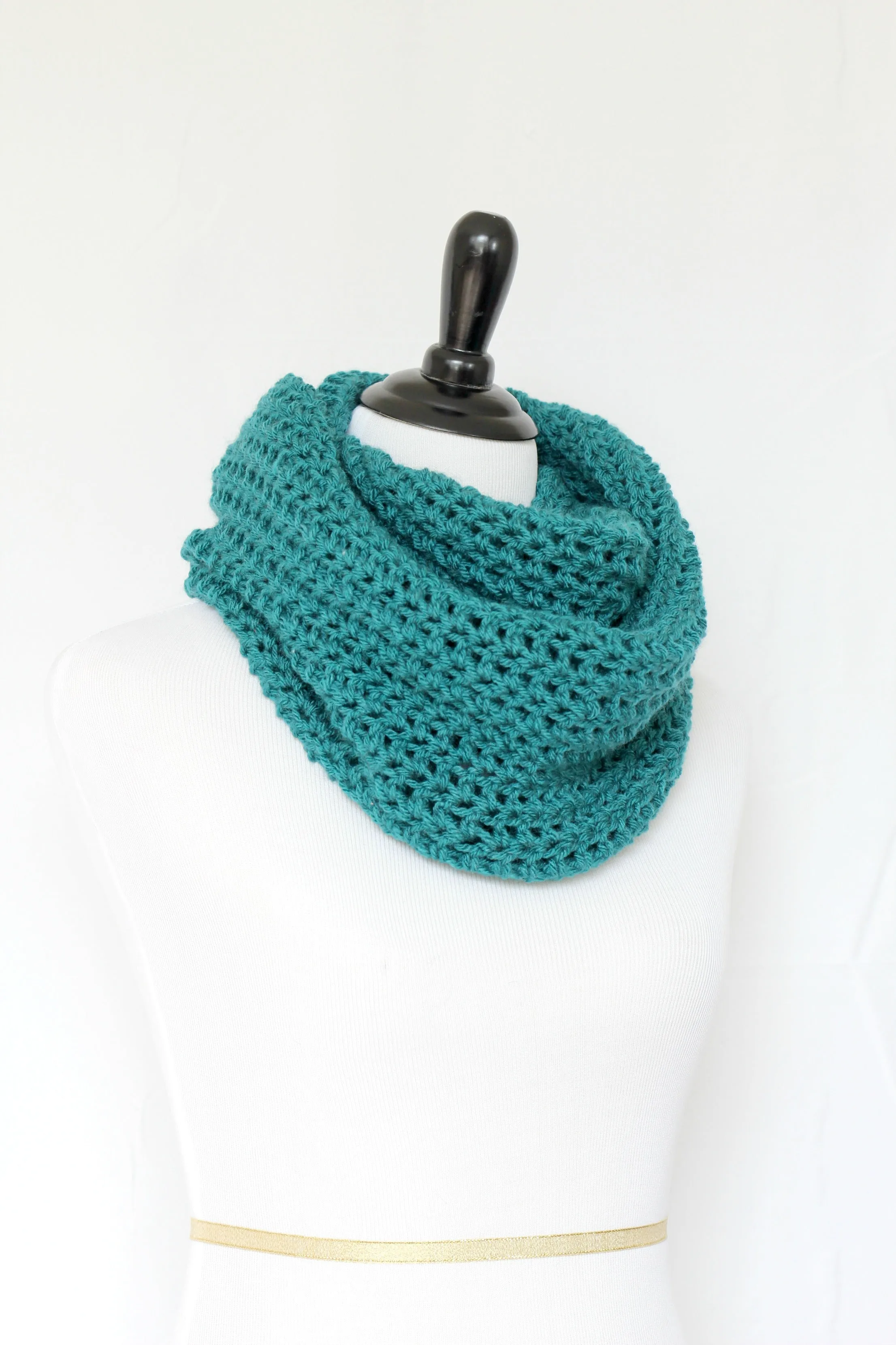 Crochet cowl in teal color, chunky infinity scarf