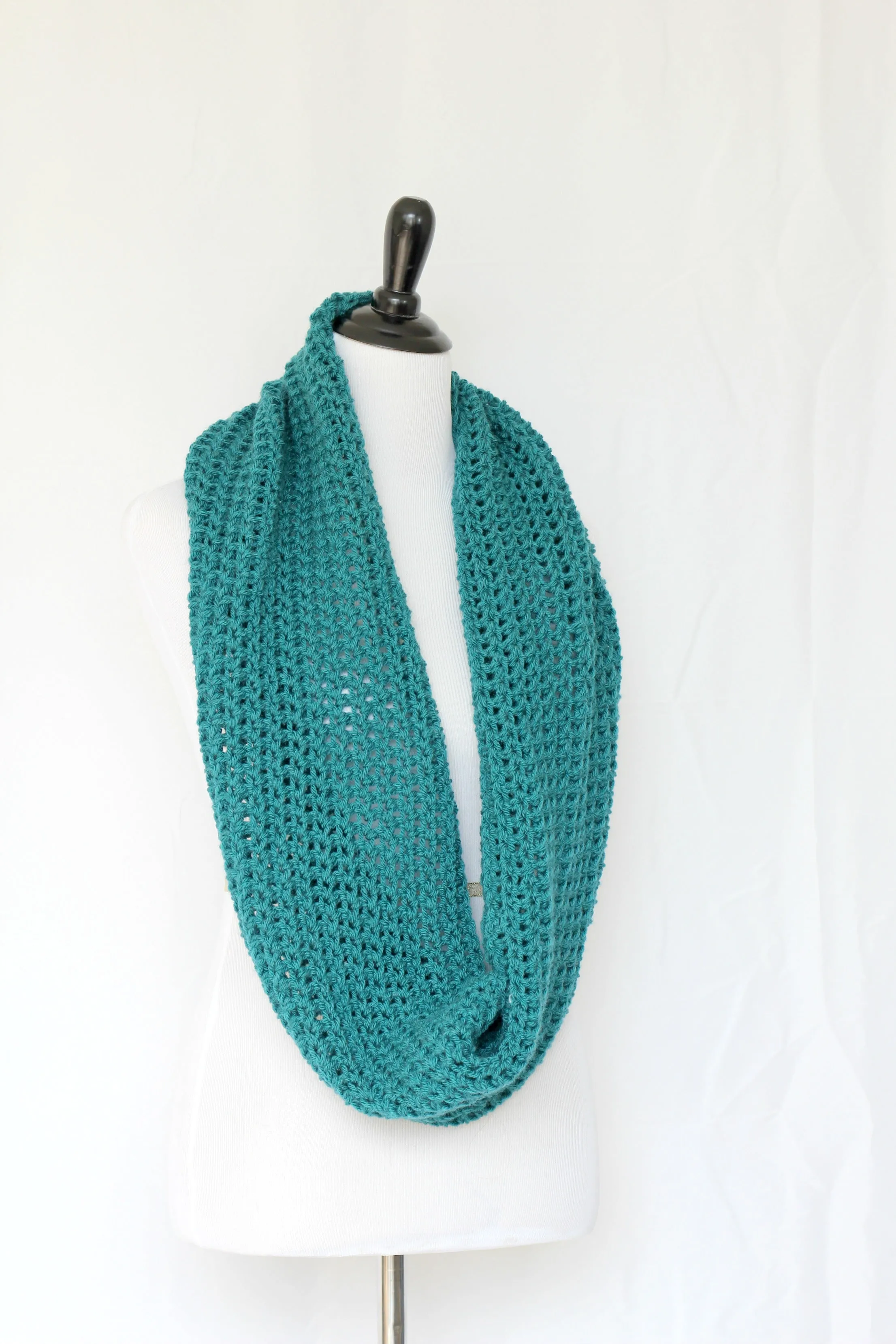 Crochet cowl in teal color, chunky infinity scarf