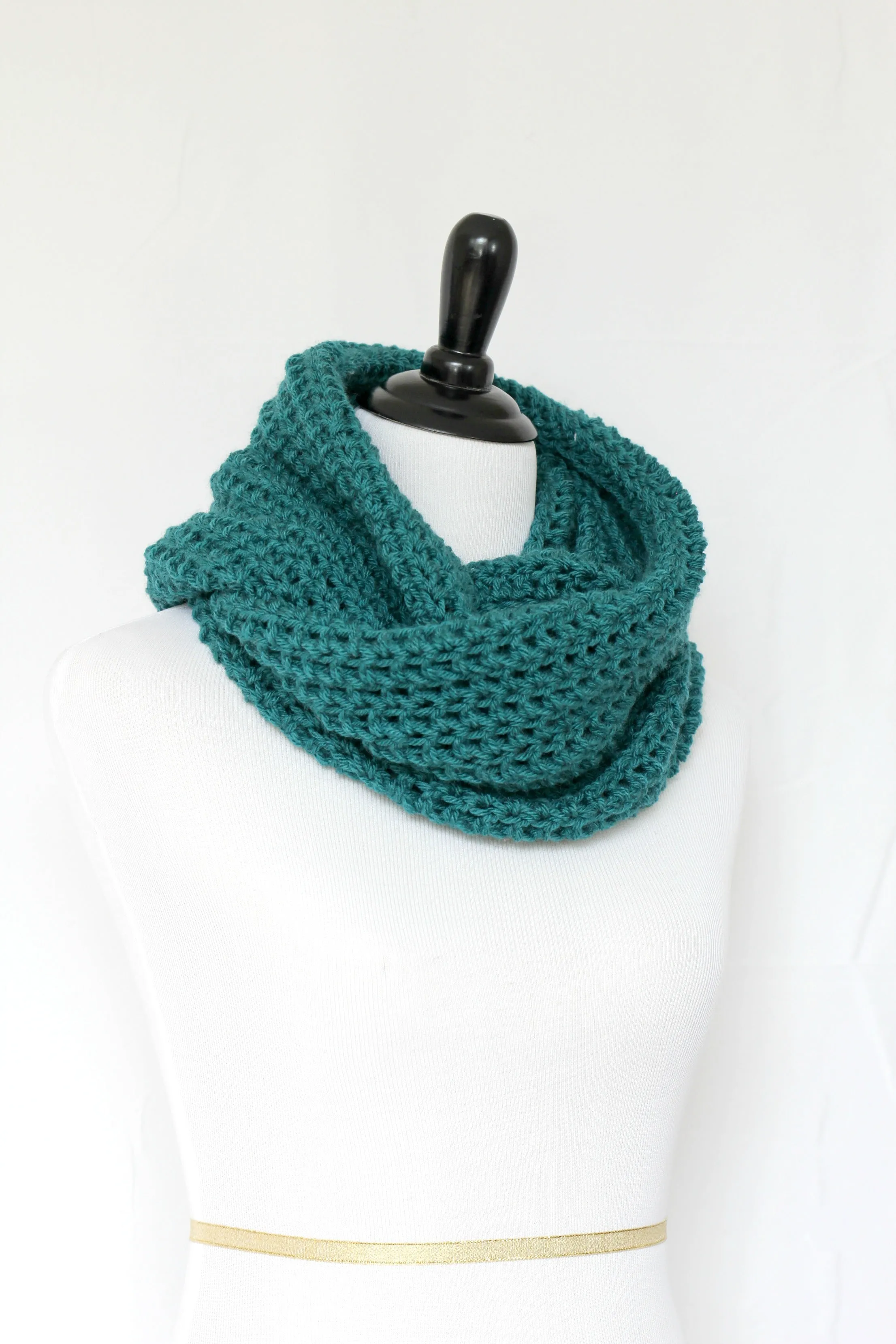 Crochet cowl in teal color, chunky infinity scarf