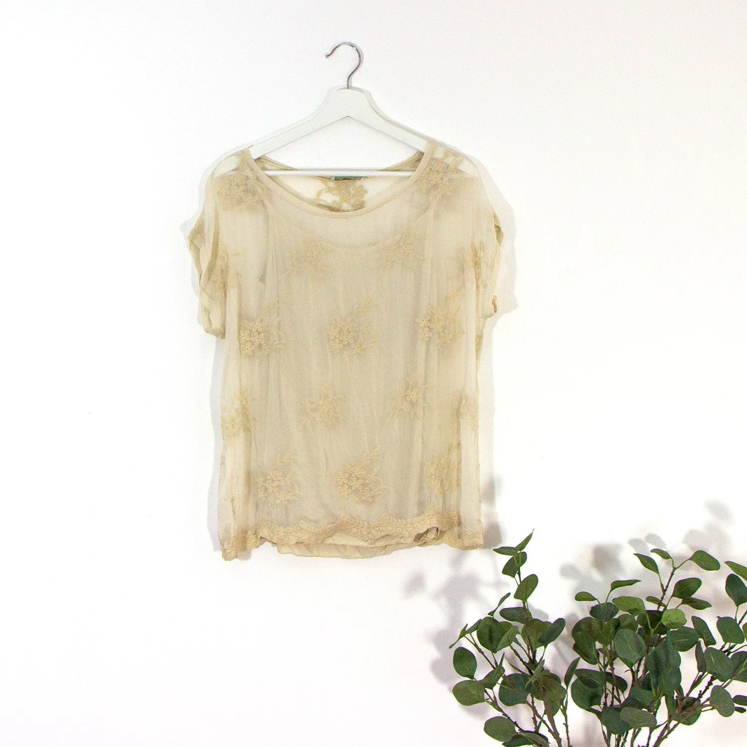 High quality silk blend flower embroided top with comfortable undervest