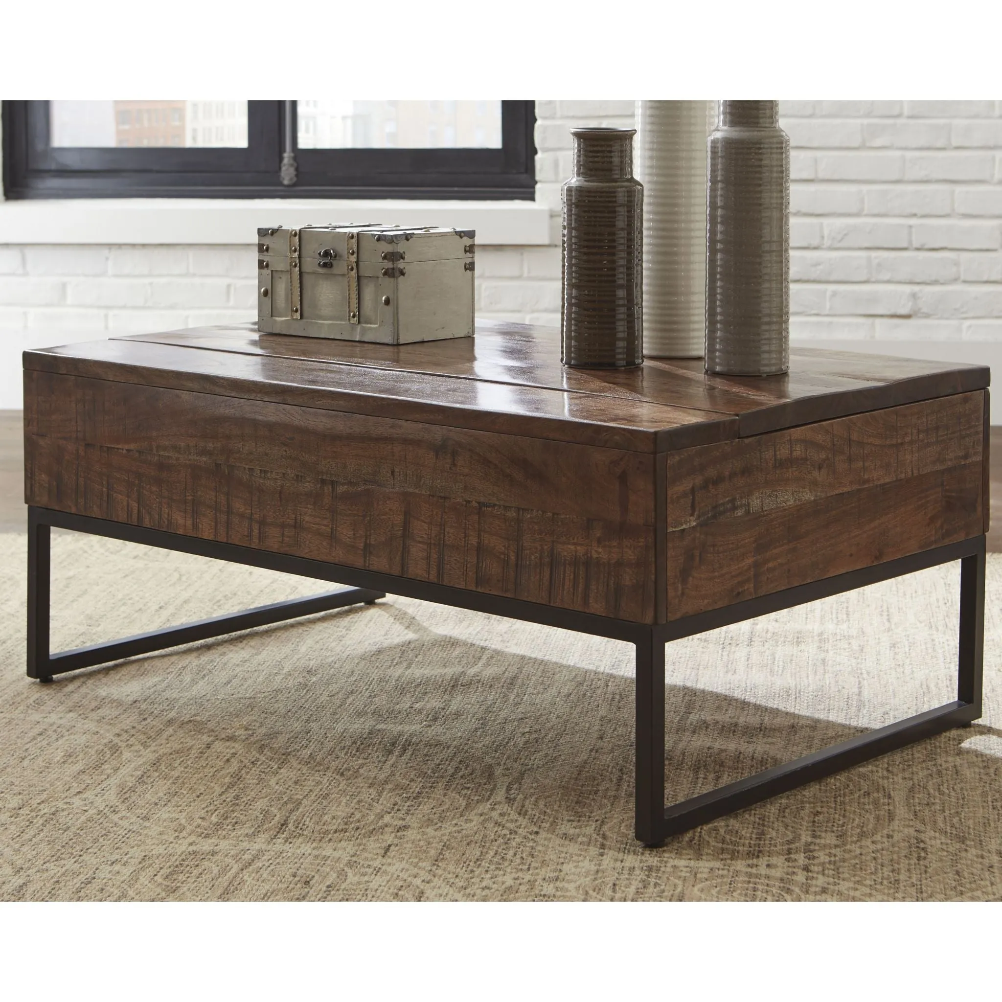 Hirvanton Cocktail Table with Lift Top