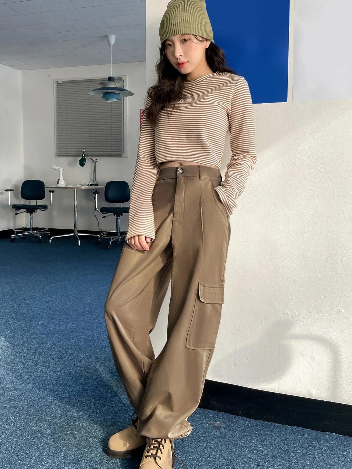 Relaxed Fit Buttoned Cargo Pants
