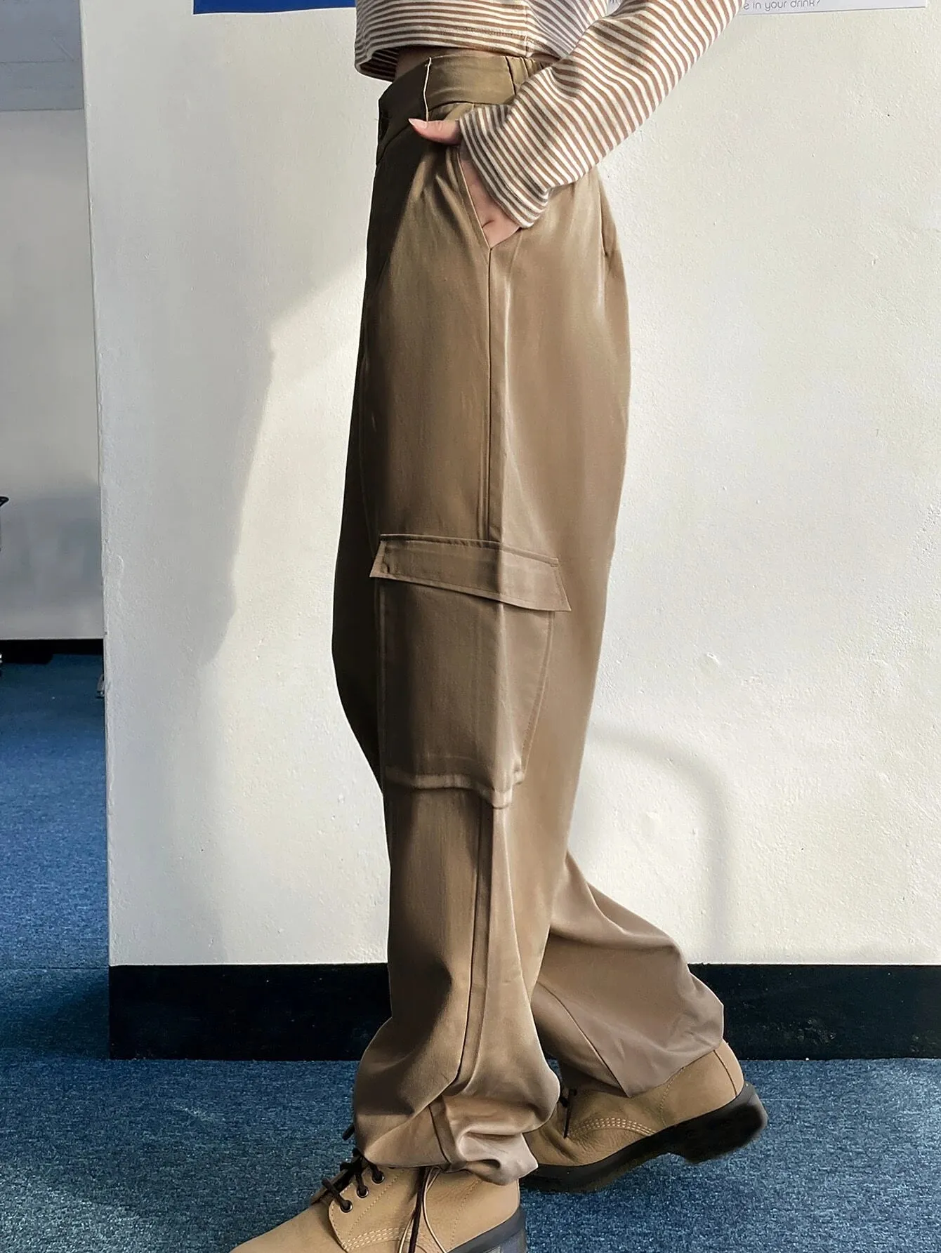 Relaxed Fit Buttoned Cargo Pants