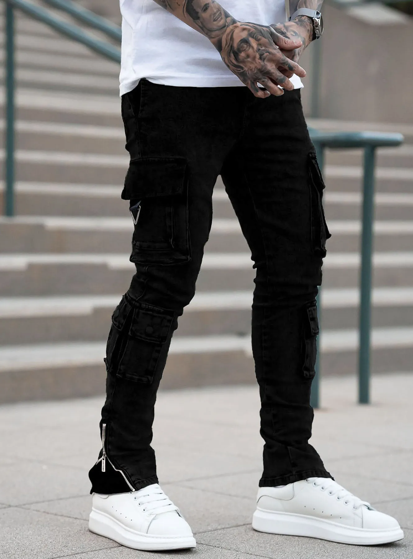 Signature Cargo Jeans in Jet Black