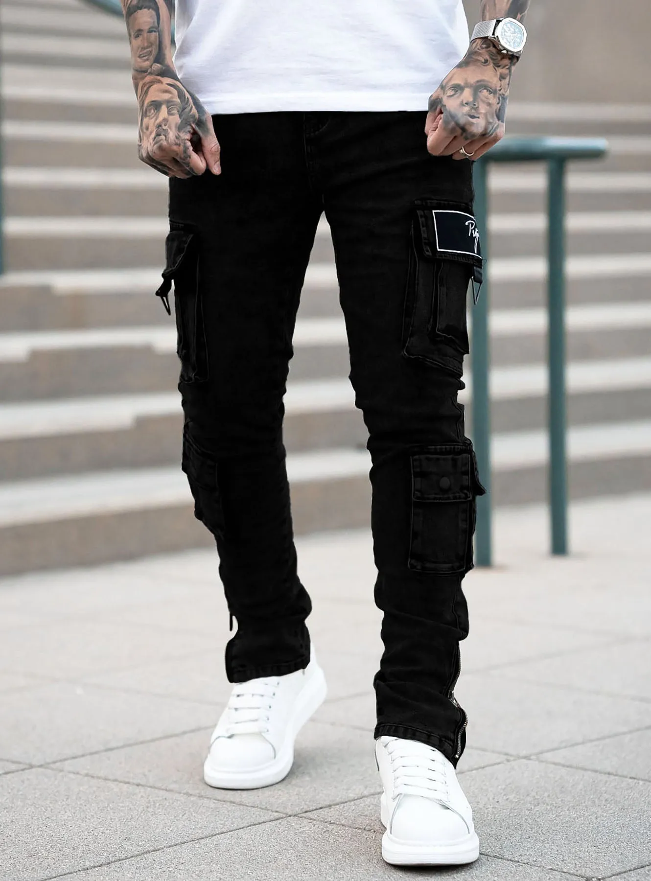 Signature Cargo Jeans in Jet Black