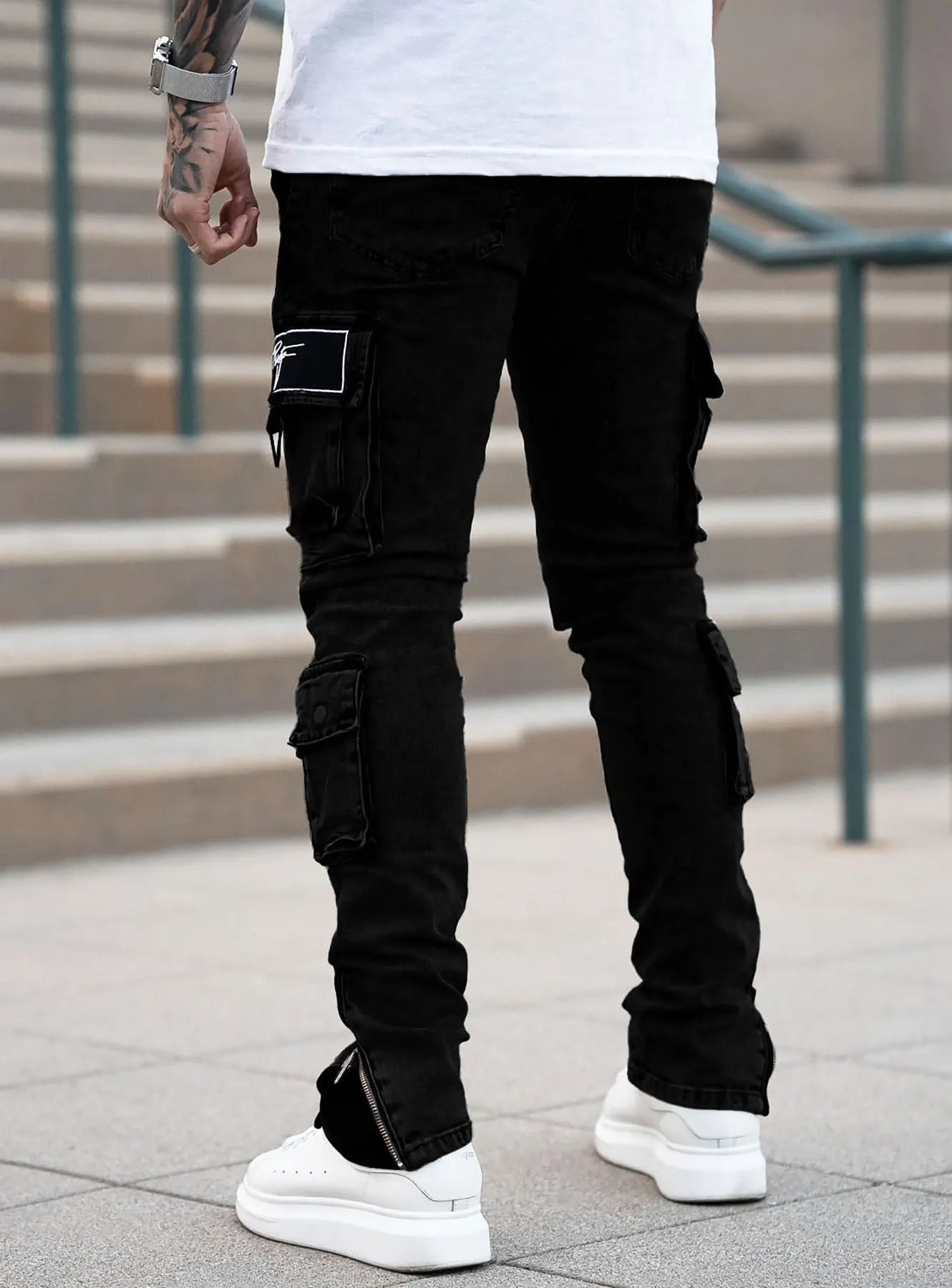Signature Cargo Jeans in Jet Black